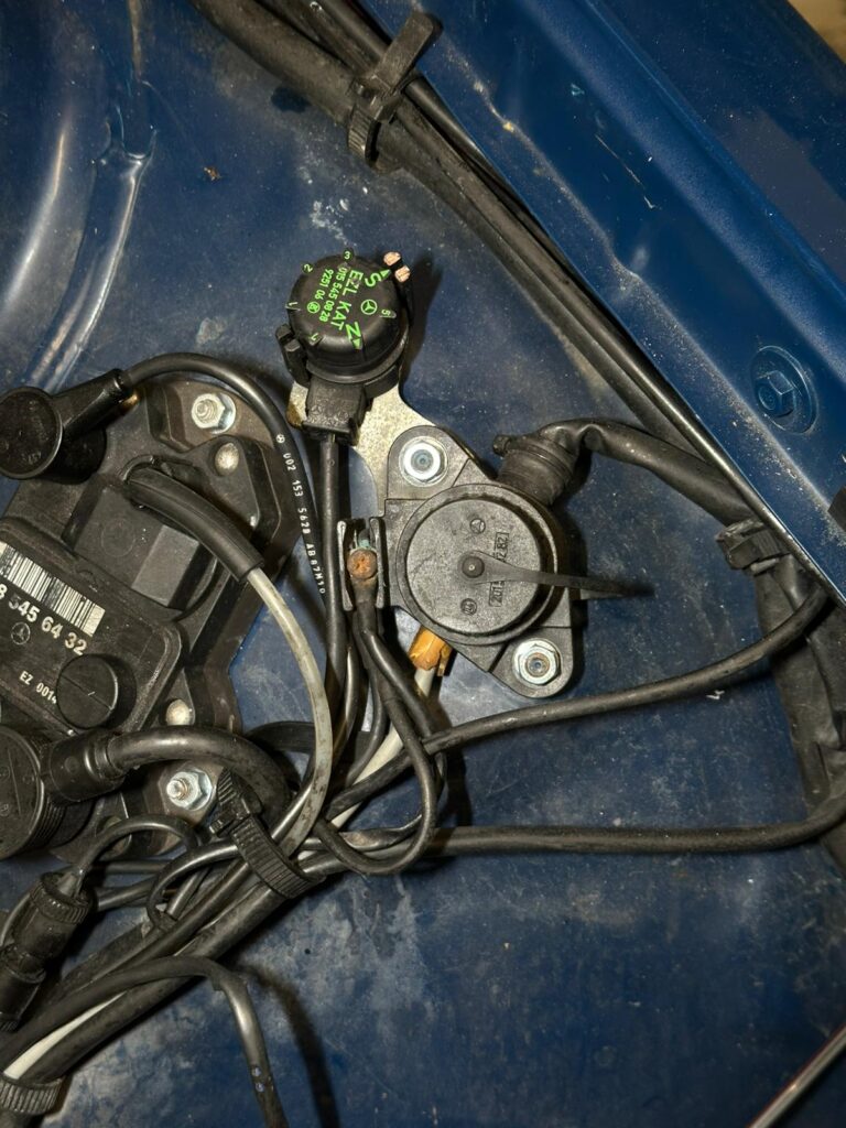 W201 M103 3.0 2.6 Motorraum 6 Zylinder Mercedes 190E X11 Diagnosedose