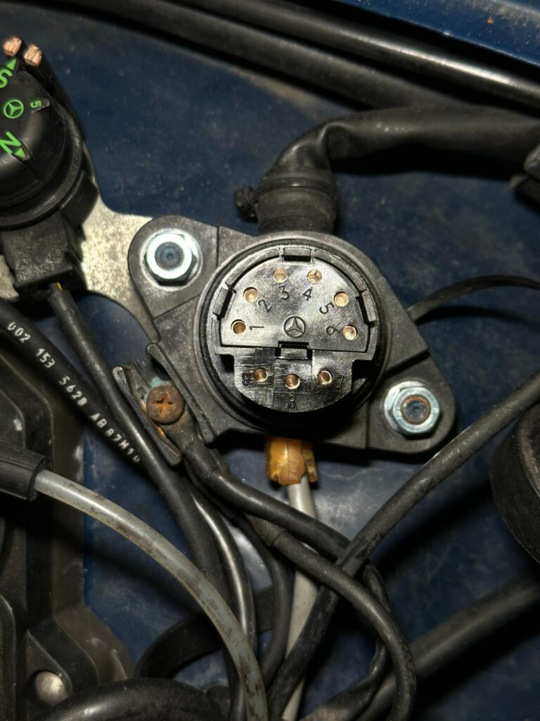 W201 M103 3.0 2.6 Motorraum 6 Zylinder Mercedes 190E X11 Diagnosestecker